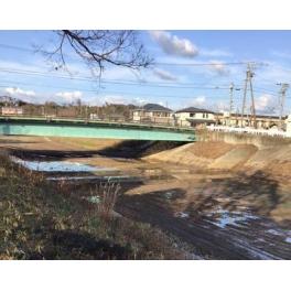 小笠沢川の改修工事が進められています